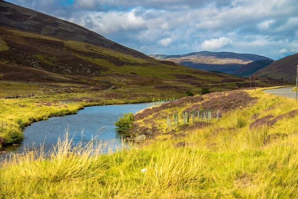 Clunie Water Braemar Royal Deeside Aberdeenshire Escocia Reino Unido Parque — Foto de Stock