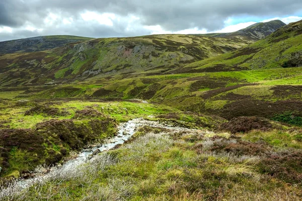 Túrázás Cairngorms Nemzeti Parkban Braemar Royal Deeside Aberdeenshire Skócia Egyesült — Stock Fotó