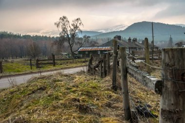 Eski Askeri Yol. Royal Deeside 'da Braemar, Aberdeenshire, İskoçya, İngiltere. Cairngorms Ulusal Parkı.