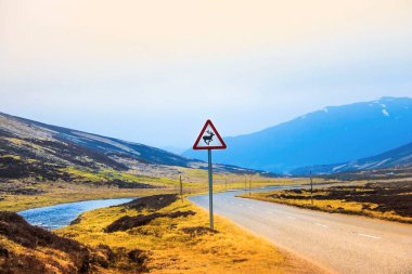 Eski Askeri Yol. Royal Deeside 'da Braemar, Aberdeenshire, İskoçya, İngiltere. Cairngorms Ulusal Parkı.