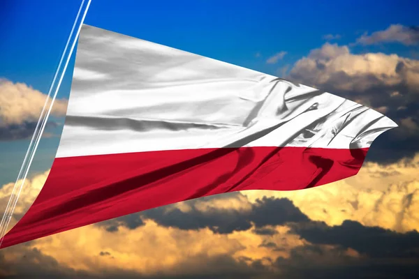 Vlag Van Polen Zwaaiend Tegen Blauwe Lucht Achtergrond — Stockfoto
