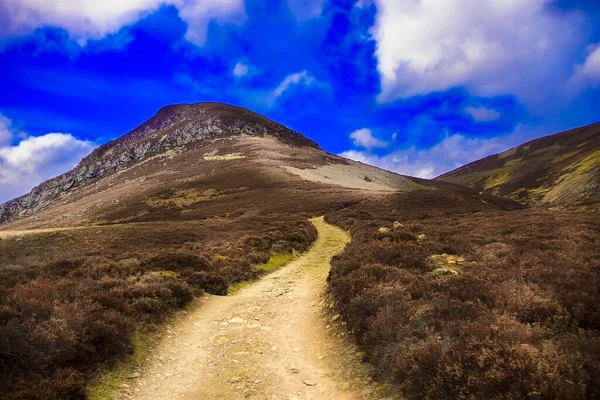 通往苏格兰安格斯基恩山的路线 凯恩斯格拉姆山脉 — 图库照片