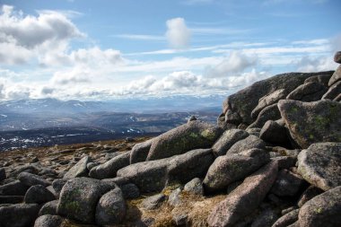 İskoçya, Angus / Aberdeenshire 'daki Keen Dağı' nın tepesinden manzara. Cairngorm Dağları, Cairngorms Ulusal Parkı.