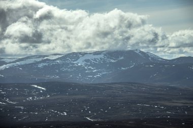 İskoçya, Angus / Aberdeenshire 'daki Keen Dağı' nın tepesinden manzara. Cairngorm Dağları, Cairngorms Ulusal Parkı.