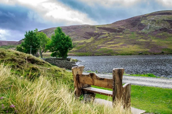 Holzbank Loch Lee Angus Schottland Großbritannien Cairngorms Nationalpark — Stockfoto