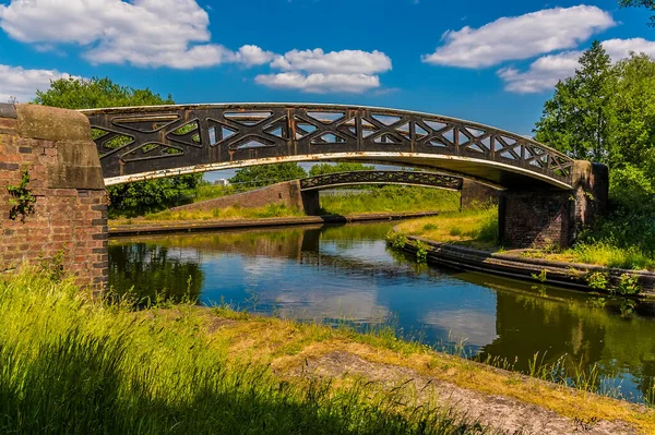 Pohled Dva Mosty Křižovatce Kanálů Birmingham Dudley Létě — Stock fotografie
