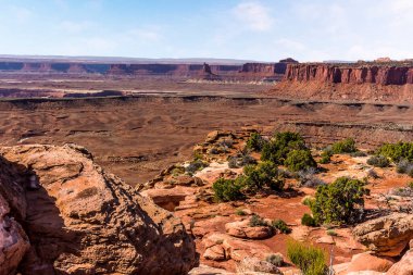 Buttes ve Mesas ile birlikte Canyonlands Ulusal Parkı 'nda bir gözden geçirme.