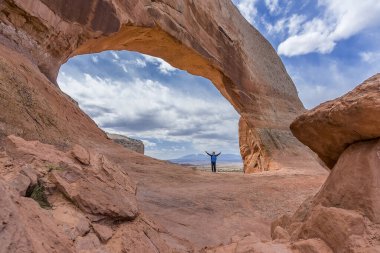 İlkbaharda Utah, Maob yakınlarında Wilson kemerinin yakınında.