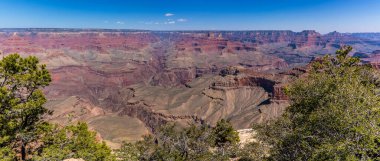 Baharda Arizona, Büyük Kanyon 'un güney ucundaki Mather Point' e doğru bir manzara.