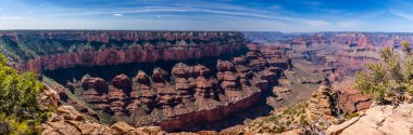 Arizona, Büyük Kanyon 'un Güney Halkası' ndaki Yaki Point 'ten gelen çok renkli kaya tabakasının görüntüsü.