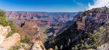 Arizona 'daki Büyük Kanyon manzarası. Güney tarafındaki patika manzaralı.