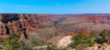 Büyük Kanyon, Arizona 'daki Mohave Noktası' ndan panoramik bir manzara. Colorado Nehri 'ndeki akıntılar uzaktan görülebiliyor.