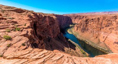 Arizona, Page yakınlarındaki Colorado Nehri 'nin Glen Kanyonu' nun manzarası.