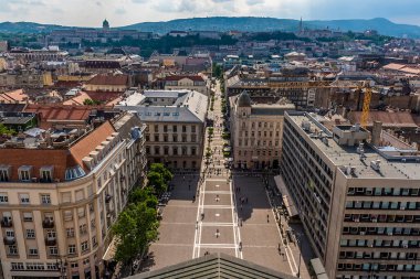 St. Stephens Bazilikası, Budapeşte 'den Tuna Nehri' ne ve Buda Bölgesi 'ne kadar uzanan yaz mevsiminde manzara