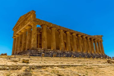 Yazın antik Sicilya şehri Agrigento 'daki Konkordiya Tapınağı' na yakından bir bakış.