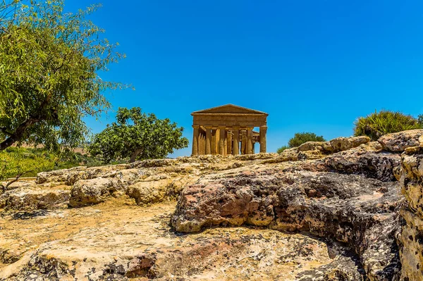Templo Concordia Visto Desde Afloramiento Rocoso Antigua Ciudad Siciliana Agrigento — Foto de Stock