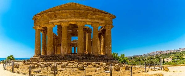 Большой Панорамный Вид Храм Конкордии Древнем Сицилийском Городе Агридженто Летом — стоковое фото
