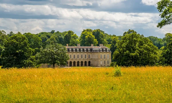 Blick Über Die Felder Auf Die Ruinen Von Boughton House — Stockfoto