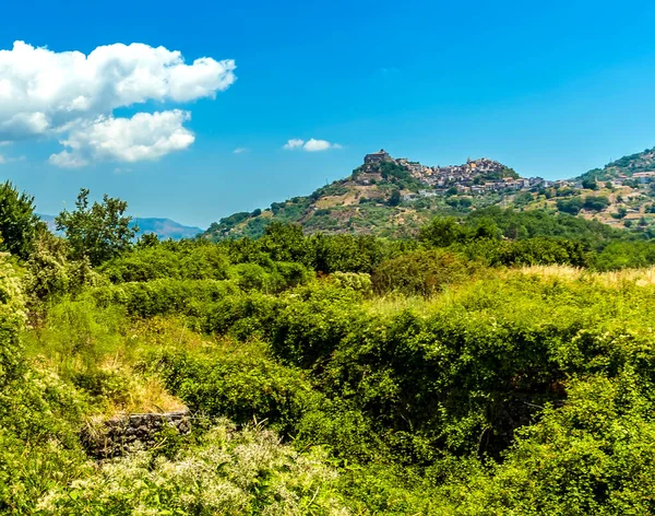 Поселение Castiglione Sicilia Предгорьях Горы Этна Сицилия Летом — стоковое фото