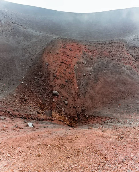 西西里埃特纳火山喷口的火山灰气体在夏天释放出来 — 图库照片