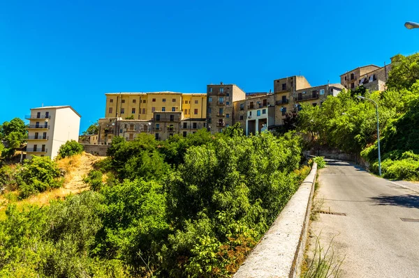 Vägen Som Leder Upp Till Bergsbyn Petralia Sottana Madoniebergen Sicilien — Stockfoto