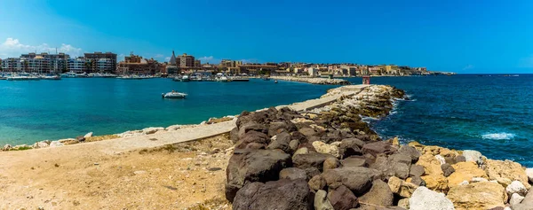 Panorama Través Entrada Del Puerto Siracusa Sicilia Desde Rompeolas Isla —  Fotos de Stock