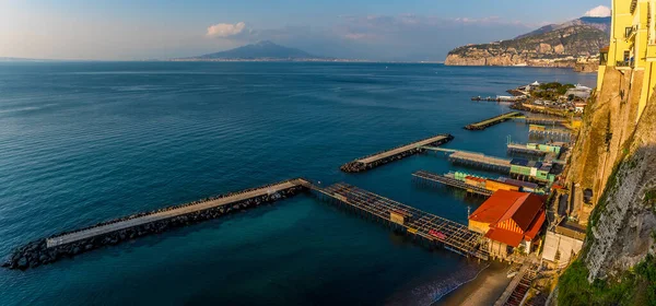 Vista Para Fora Beira Mar Sorrento Itália Para Baía Nápoles — Fotografia de Stock