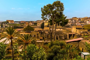 İtalya 'nın Herculaneum kentindeki iyi korunmuş Roma yerleşiminin merkezi manzarası