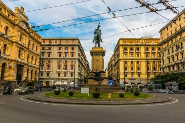 Napoli, İtalya 'daki Piazzo Giovanni Bovio' nun manzarası
