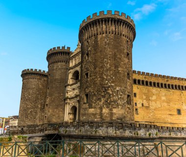 Napoli, İtalya 'daki Castel Nuovo manzarası