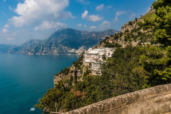 Uma Vista Para Costa Amalfi Com Aldeia Positano Itália Distância — Fotografia de Stock