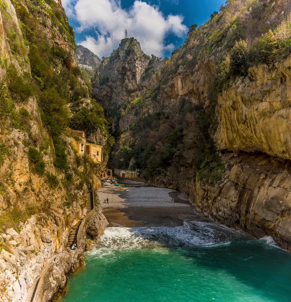 Osídlení Jediném Italském Fjordu Fiordo Furore Pobřeží Amalfi Itálii — Stock fotografie