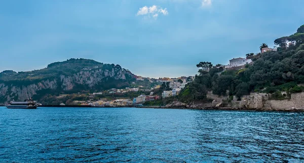 Marina Grande Situada Entre Duas Colinas Norte Ilha Capri Itália — Fotografia de Stock