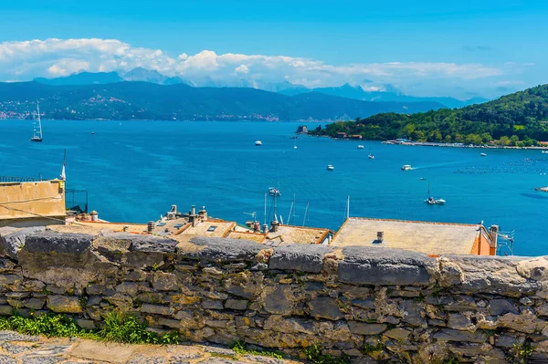 夏のイタリア ポルト ヴェネレの詩人の湾の眺め — ストック写真