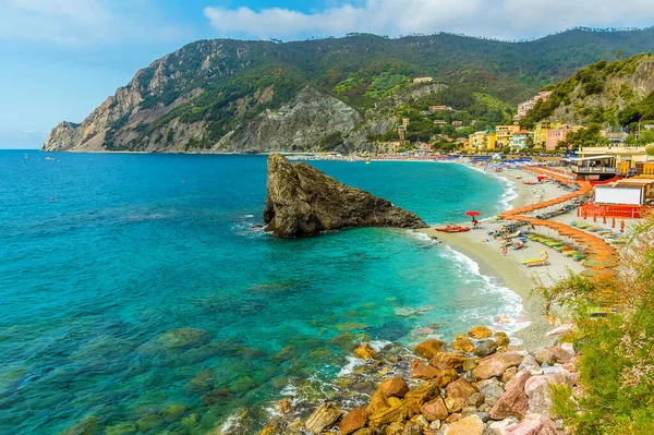 Kilátás Strandok Monterosso Mare Olaszország Nyáron — Stock Fotó