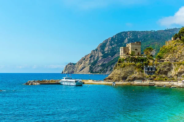 Utsikt Mot Udden Och Slottet Monterosso Mare Italien Sommaren — Stockfoto