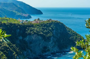 Yazın Corniglia köyüne giden yoldan bir manzara.