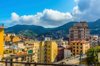 İtalya 'nın La Spezia kentinin çatısındaki kale tepesinden bir manzara.