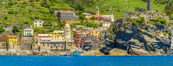 Una Vista Panorámica Hacia Puerto Colorido Pueblo Cinque Terre Vernazza —  Fotos de Stock