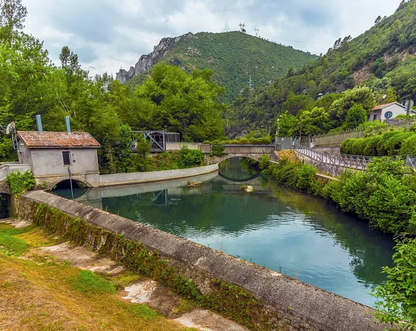 Ein Blick Entlang Des Ausgangsstroms Von Den Wasserfällen Marmore Umbrien — Stockfoto