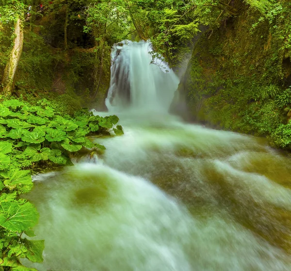 Uma Longa Exposição Vista Uma Pequena Cachoeira Lateral Marmore Umbria — Fotografia de Stock