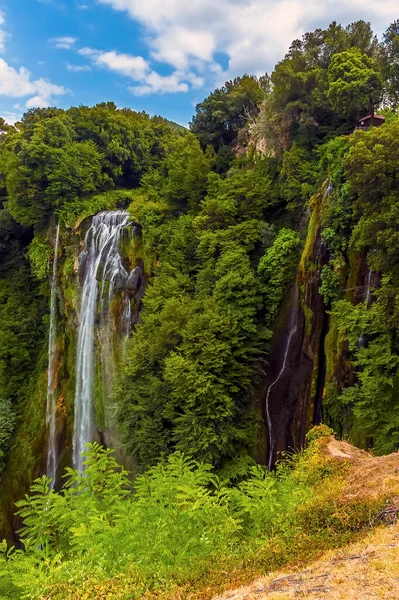 Horní Vodopády Marmore Umbria Itálie Klesá Vertikálně Mezi Svěží Zeleně — Stock fotografie