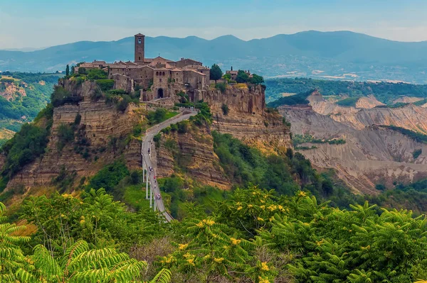 Blick Auf Die Eingangsbrücke Der Hügelsiedlung Civita Bagnoregio Latium Italien — Stockfoto