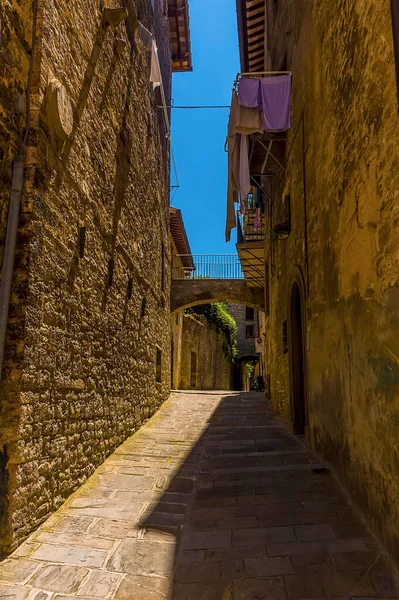 Una Vista Una Strada Laterale Nella Città Cattedrale Gubbio Italia — Foto Stock