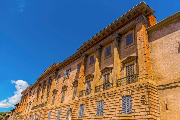 Διακοσμημένες Προσόψεις Κτιρίων Απέναντι Από Τον Καθεδρικό Ναό Στο Gubbio — Φωτογραφία Αρχείου