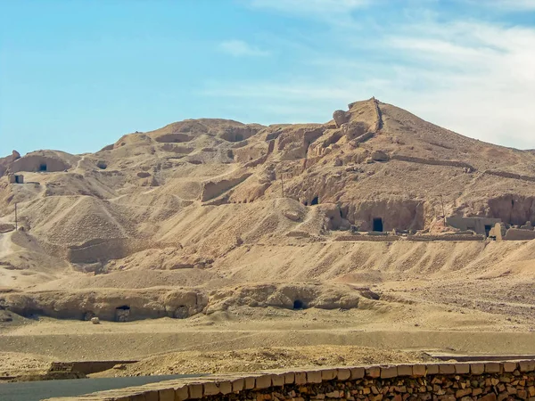 Une Vue Temple Hatchepsout Près Louxor Egypte Travers Désert Été — Photo