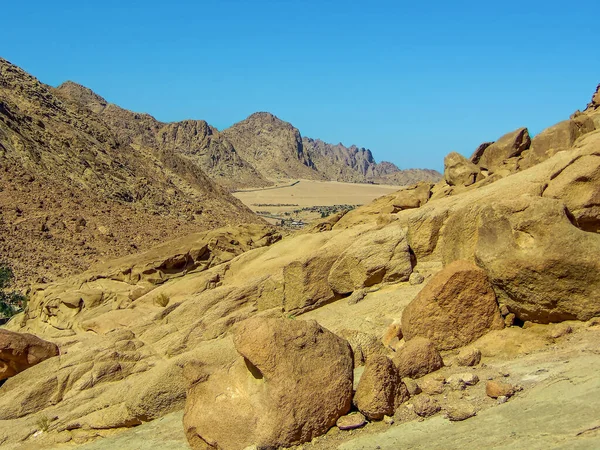 Uitzicht Vanaf Voet Van Berg Sinai Naar Een Afgelegen Bedoeïenenkamp — Stockfoto