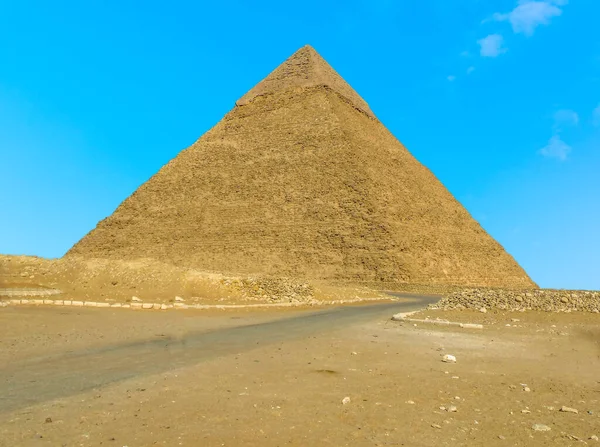 Grande Pirâmide Gizé Egito Destaca Céu Azul Verão — Fotografia de Stock