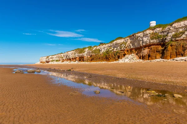 Reflections White Red Orange Stratified Cralk Cliffs Tidal Pool Old — Stock Fotó