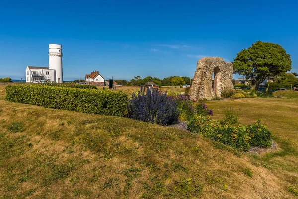 Kilátás Kertekre Edmunds Perjelség Romjaira Norfolki Old Hunstanton Sziklafalán — Stock Fotó